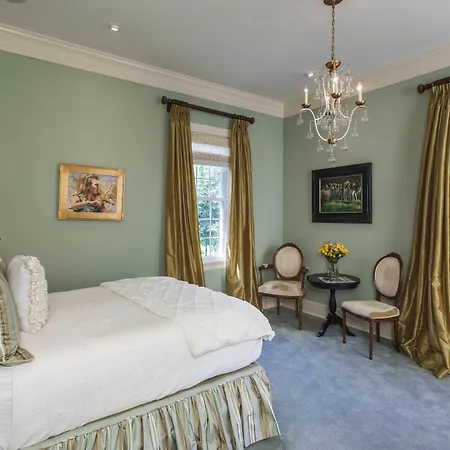 Glen Gordon Manor-2