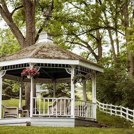 Hudson Manor Bed & Breakfast-3