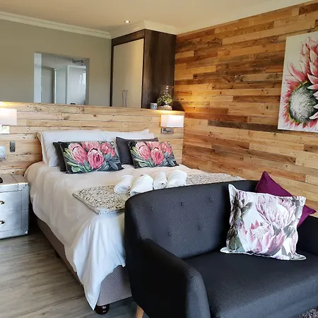 Riverview Guesthouse East London-3