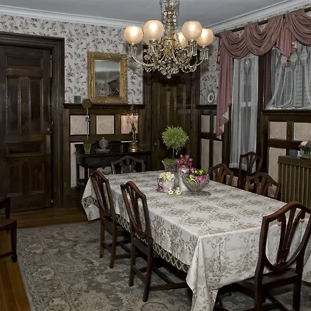 Circular Manor Bed And Breakfast-3