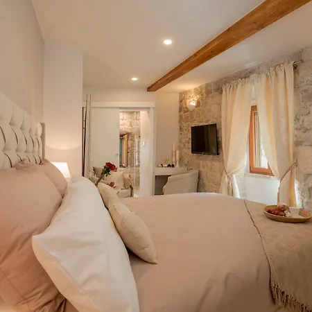 Jupiter Lux Rooms-2