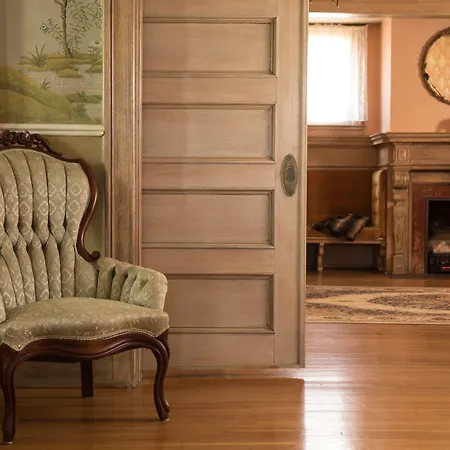 Ringling House Bed & Breakfast-3