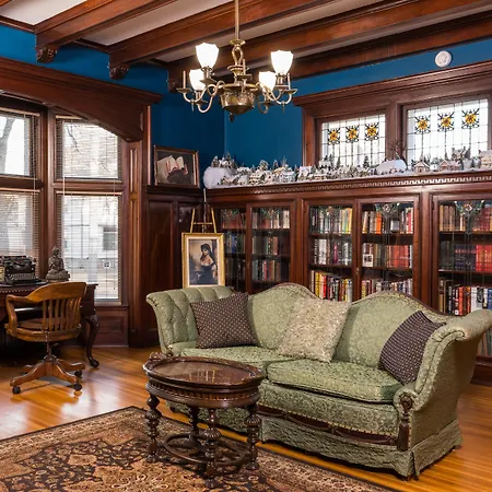 Ringling House Bed & Breakfast-2