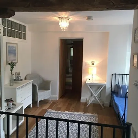 Stoneleigh Barn Bed And Breakfast-2