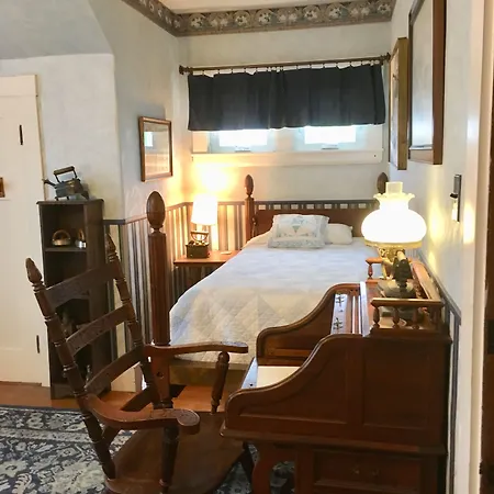 Old Iron Inn Bed And Breakfast-2