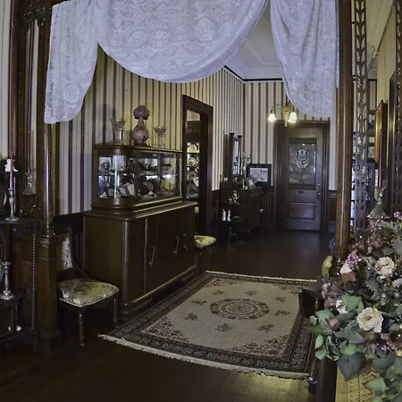 Mcfarlin House B&B-3