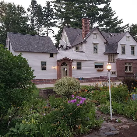 Pinehurst Inn Bed & Breakfast-3