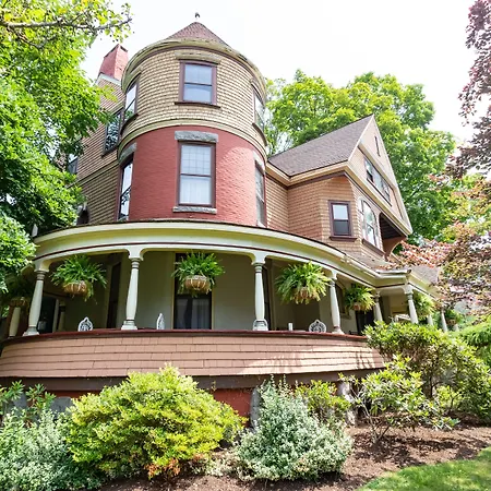 Saratoga Dreams Bed And Breakfast-3