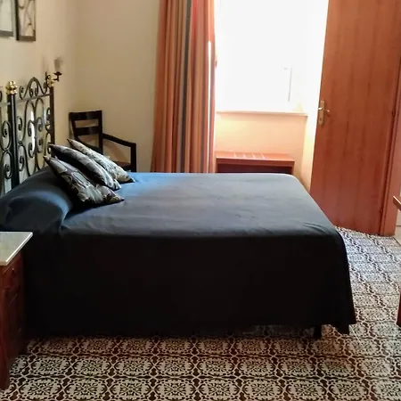 Nicolas Inn-2