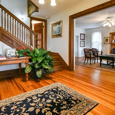 Love Lane Bed & Breakfast-3