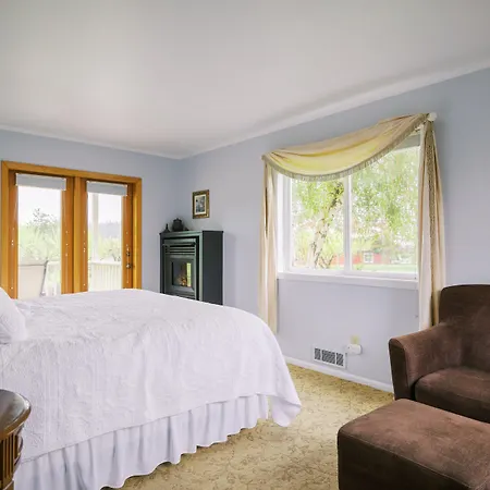 Trumpeter Inn-2