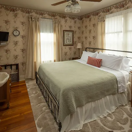 Avery On Prospect Hill Guest House-3