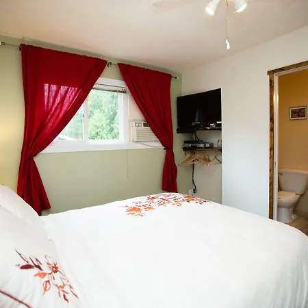 Alpenrose Revelstoke Bed & Breakfast-3