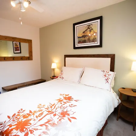 Alpenrose Revelstoke Bed & Breakfast-2