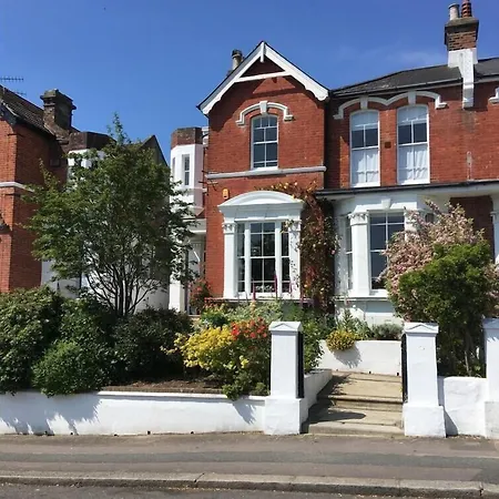 Anne'S House-2