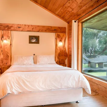 Rustic Hut Bush Retreat-3