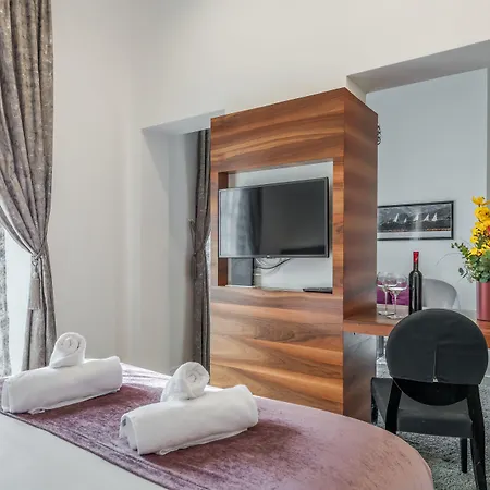Starlight Luxury Suites-3