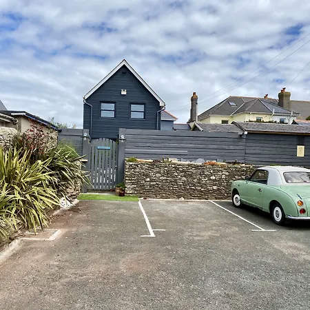 Brightham House - Exclusively For Adults-3