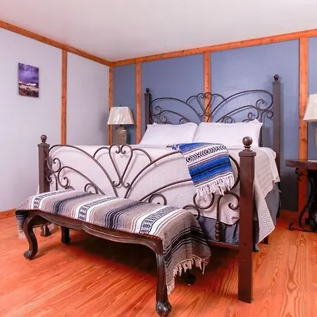 Round Top Hotel-2