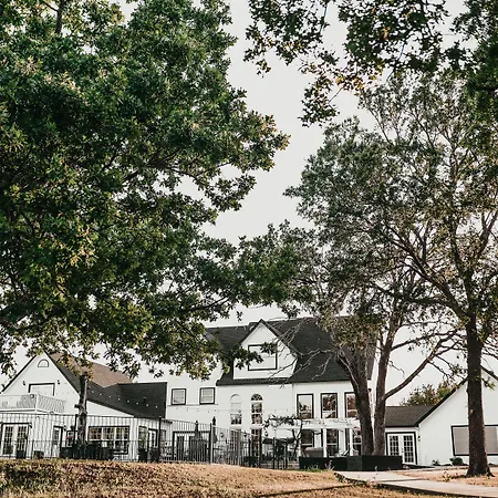 Towering Oaks Event & Retreat Center-2