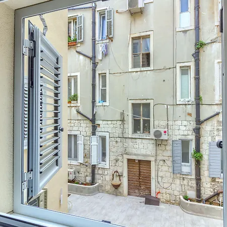 Irini Luxury Rooms-3