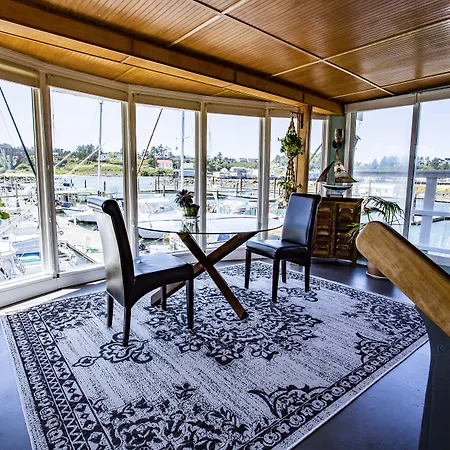 The Newport Belle-3