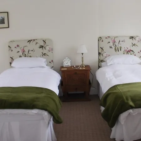 Hollyburn Bed And Breakfast-2