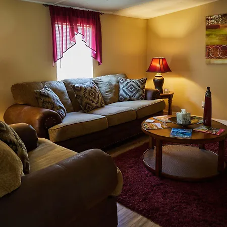Pleasant Days Lodging Tropical Master Suite-2