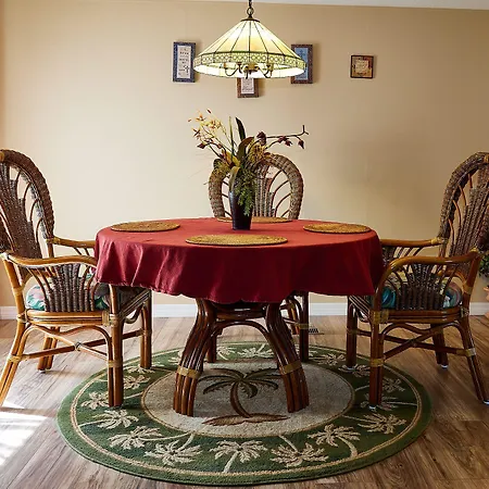 Pleasant Days Lodging Tropical Master Suite-3