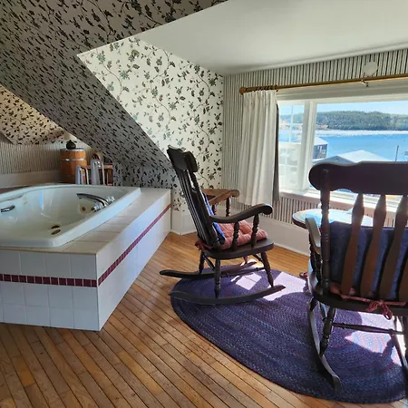 Louisbourg Harbour Inn-3