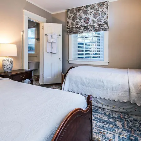 Cedars Of Williamsburg Bed & Breakfast-3