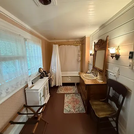 Shaw House Inn-3