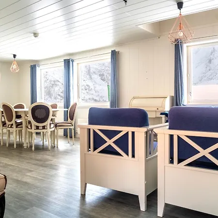 Lofoten Bed&Breakfast Reine - Rooms&Apartments-2