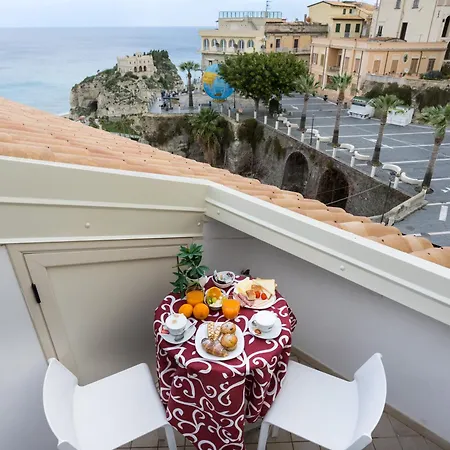 B&B Island Tropea -Sea View Rooms & Suites--3