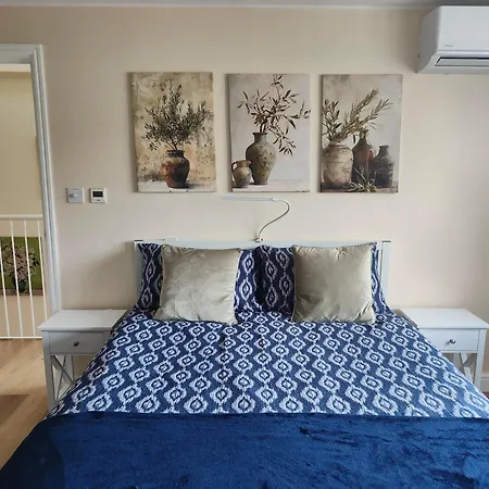 Clifton House O2 & Excel Rooms With Private Bathroom And Breakfast Option-3