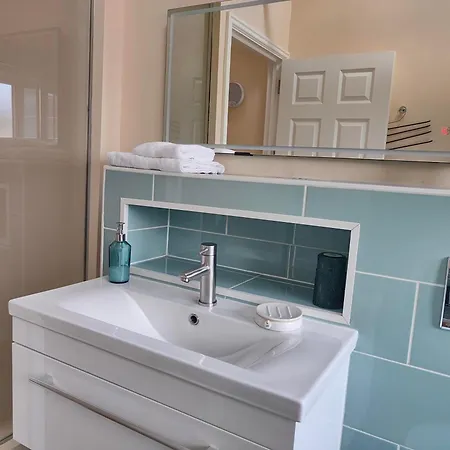 Clifton House O2 & Excel Rooms With Private Bathroom And Breakfast Option-3
