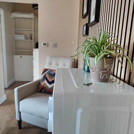 Clifton House O2 & Excel Rooms With Private Bathroom And Breakfast Option-2