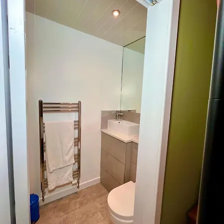Ravenswood Guest House-3