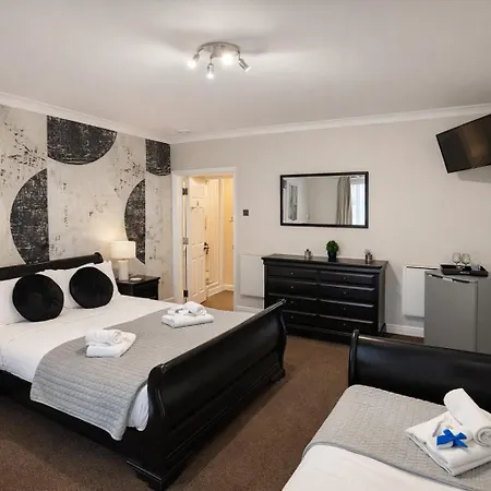 The Mayfair Lodge & Family Suite-3