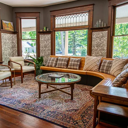 Forest Inn Of Saugatuck-2