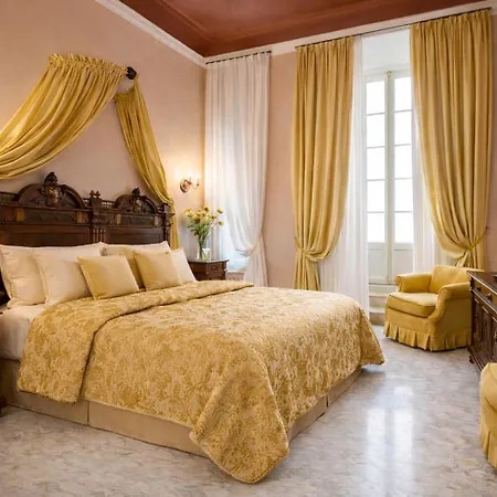 Relais San Lorenzo Historic Centre Rooms & Suites-3