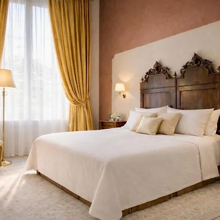 Relais San Lorenzo Historic Centre Rooms & Suites-2