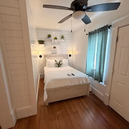 Casablanca Inn On The Bay- Exclusively For Guests 21 & Over-3
