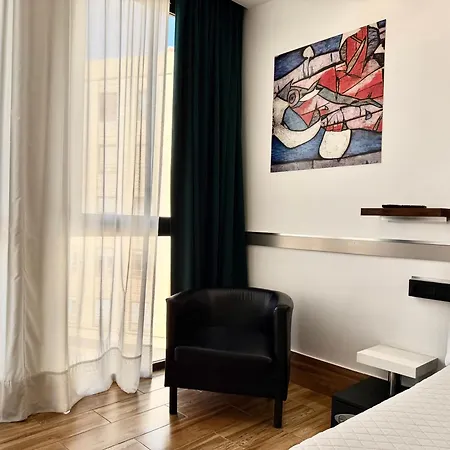 Ilustre - City-View Rooms with AC in Málaga's Old Town - Steps from Calle Larios&the Thyssen-3
