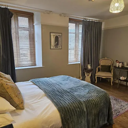 Cotswold Gardens Bed And Breakfast-3