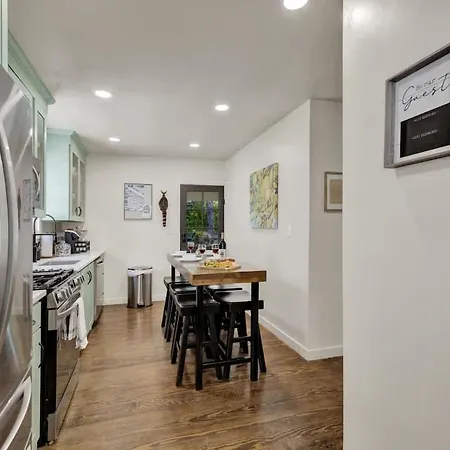 Southern Charm - Near Main With Hot Tub-3