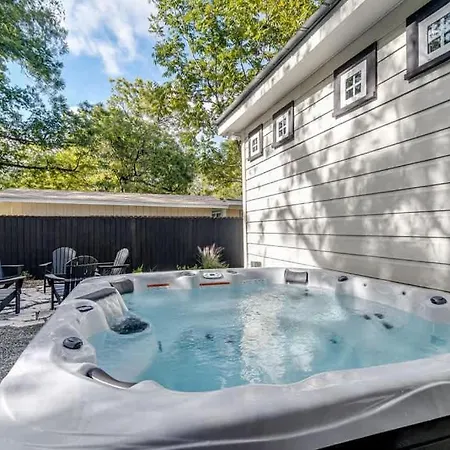 Southern Charm - Near Main With Hot Tub-2