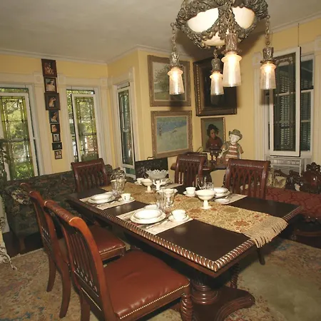 T C Smith Historic Inn Bed And Breakfast-3