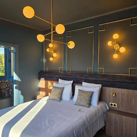 Le Castel Guesthouse-3
