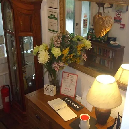 Oakfield House Bed And Breakfast-2